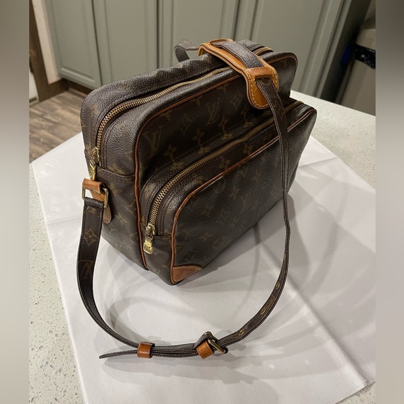 Louis Vuitton Monogram Nile Crossbody EUC + COA - Picture 4 of 16